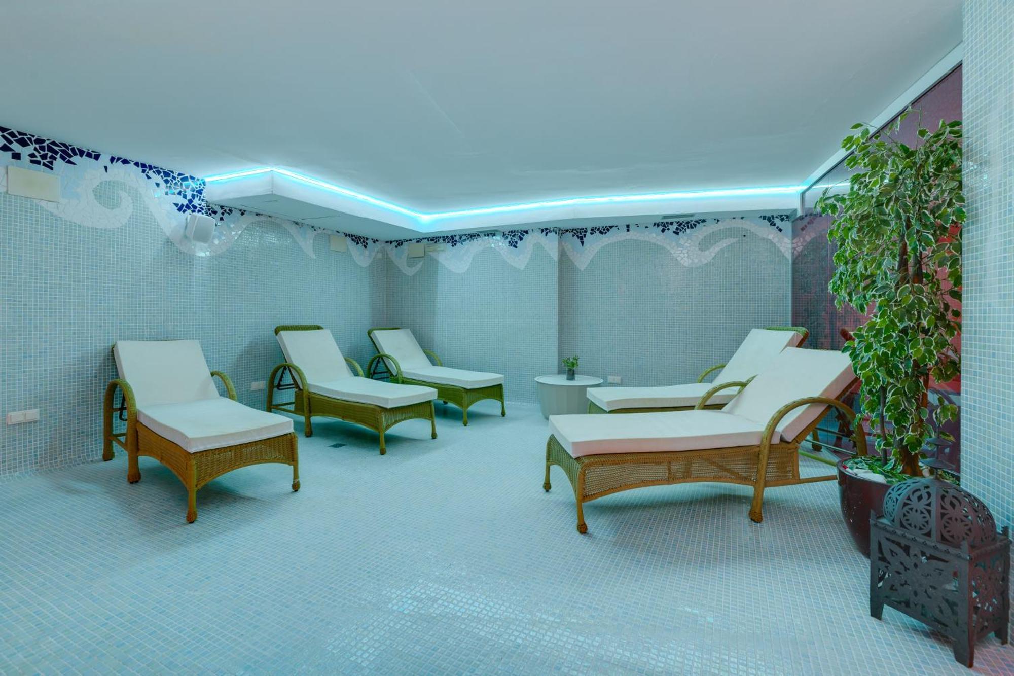 Daniya Denia Spa & Business 4* Екстериор снимка
