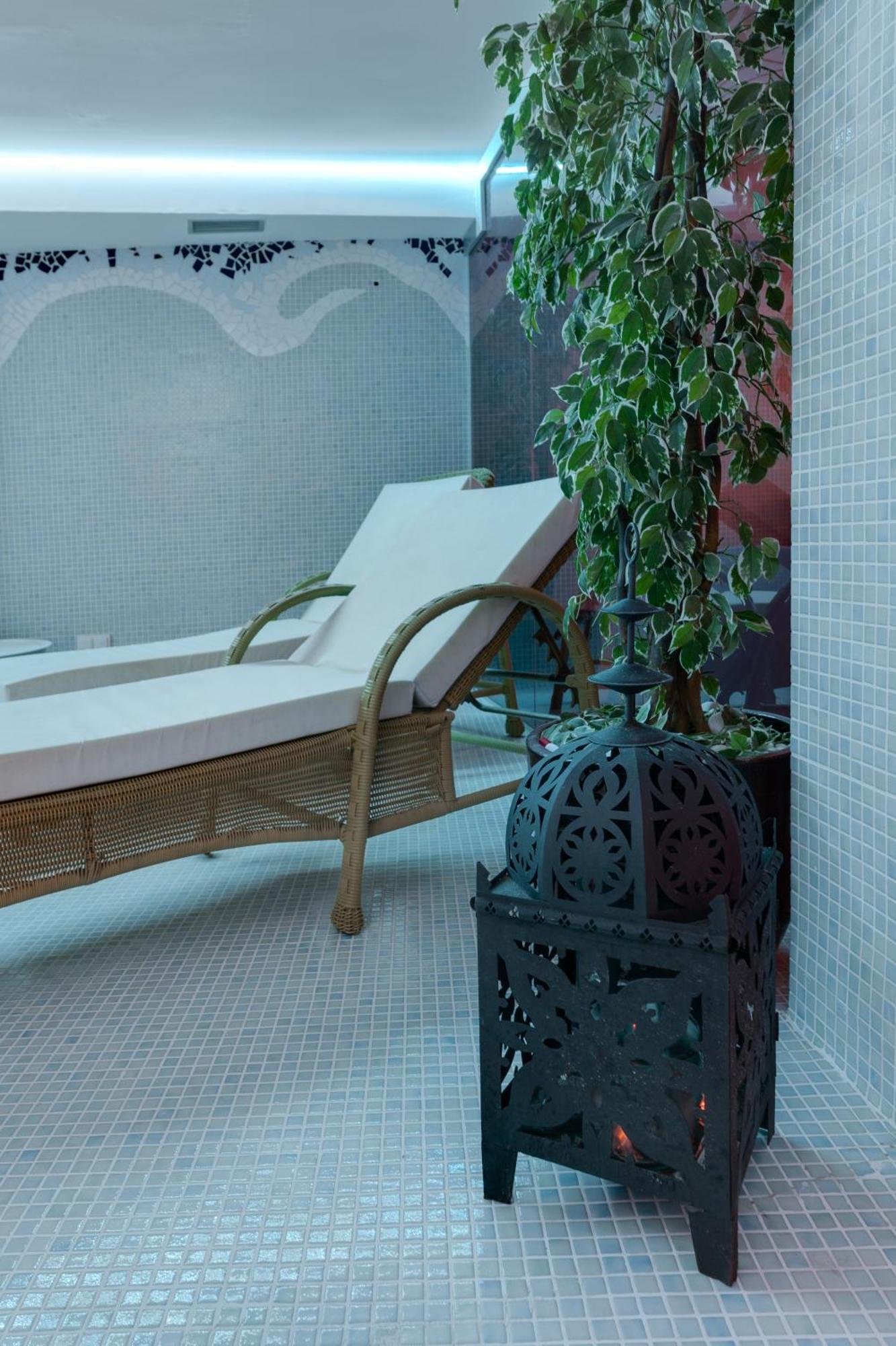 Daniya Denia Spa & Business 4* Екстериор снимка